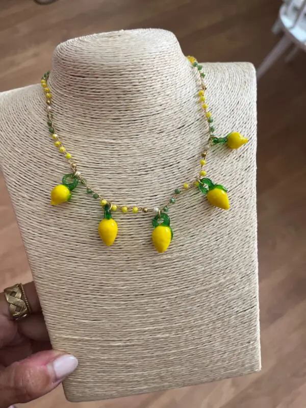 Collar lemons