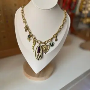 Collar green