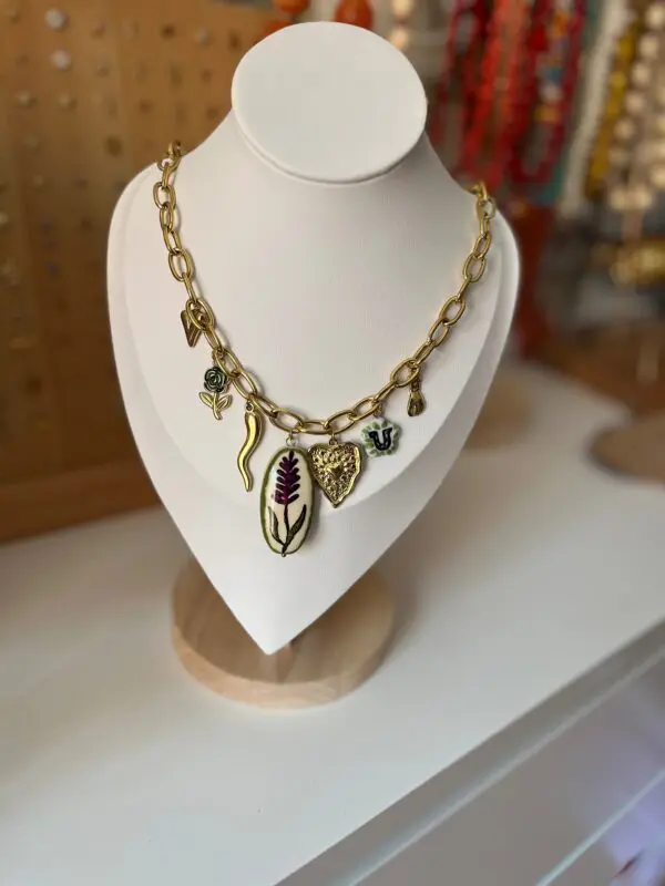 Collar green