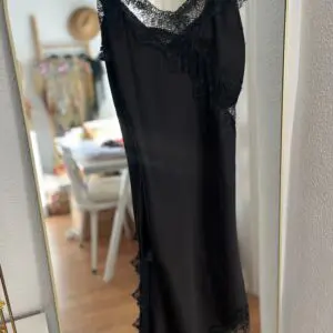 Vestido lencero negro
