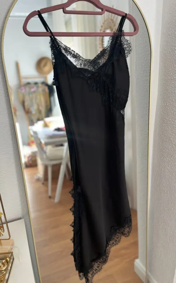 Vestido lencero negro