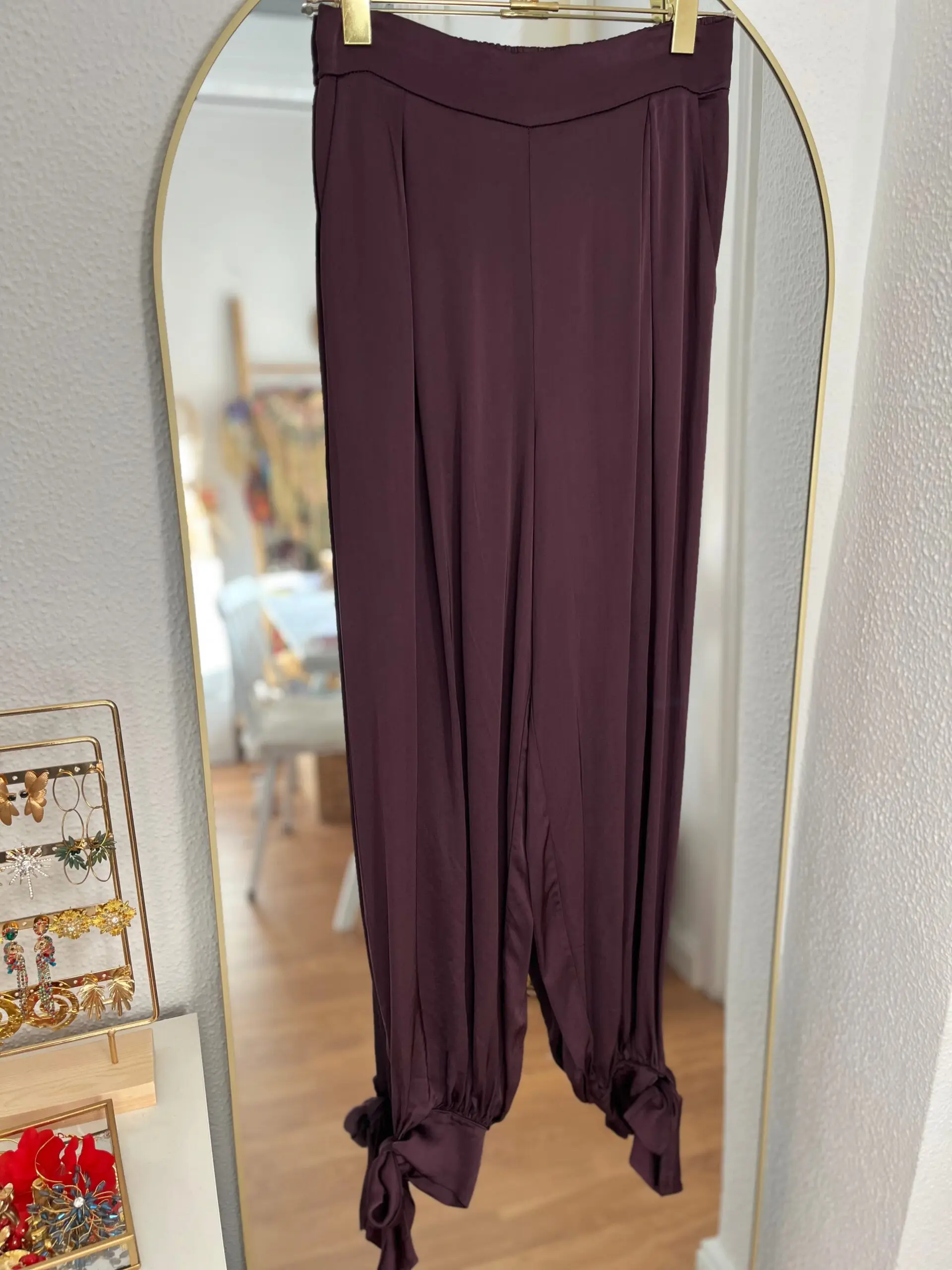 Pantalón lazada berenjena