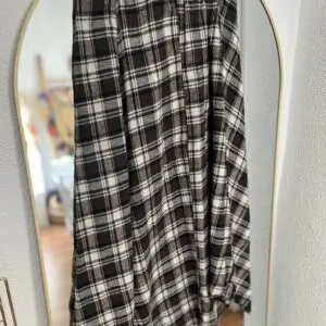 Falda Vichy asimétrica marrón