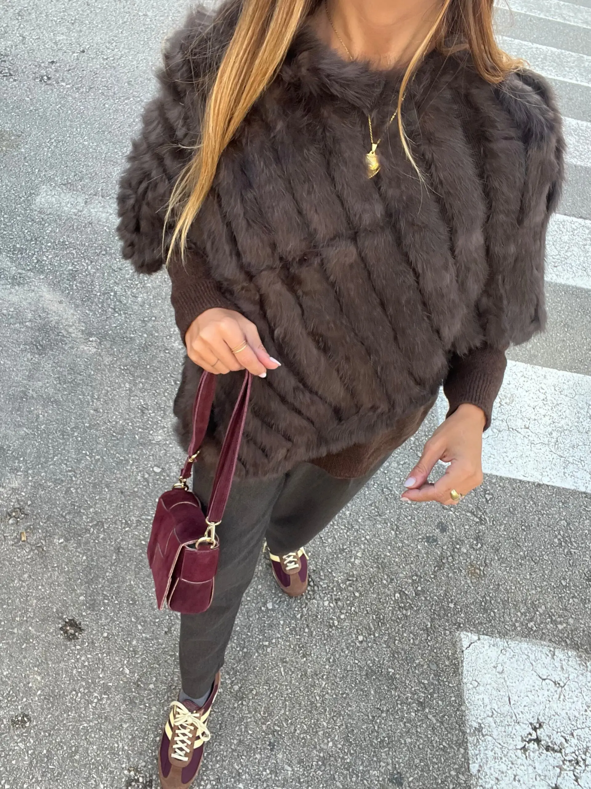 Poncho pelo natural marrón - Imagen 4