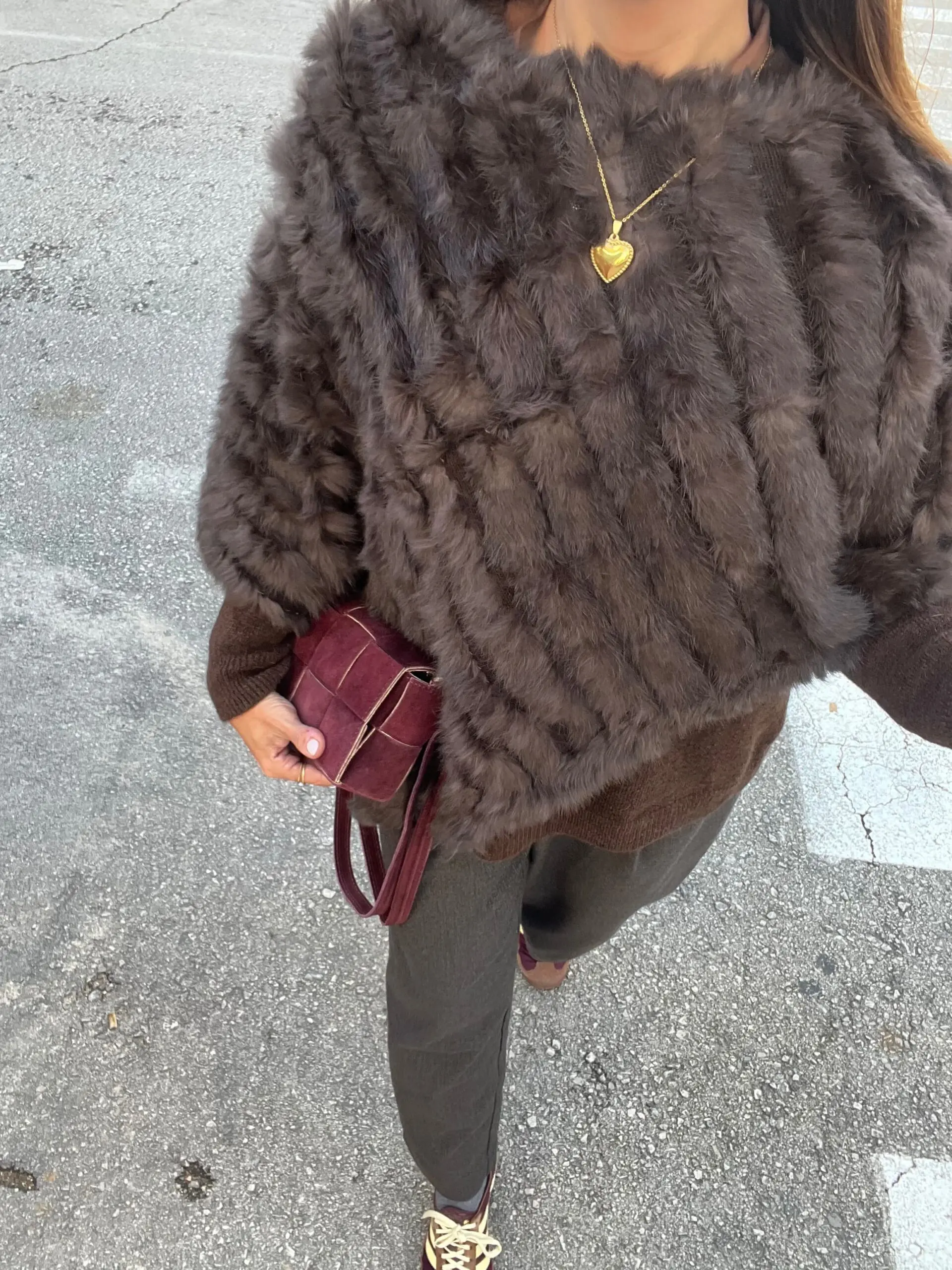 Poncho pelo natural marrón - Imagen 2