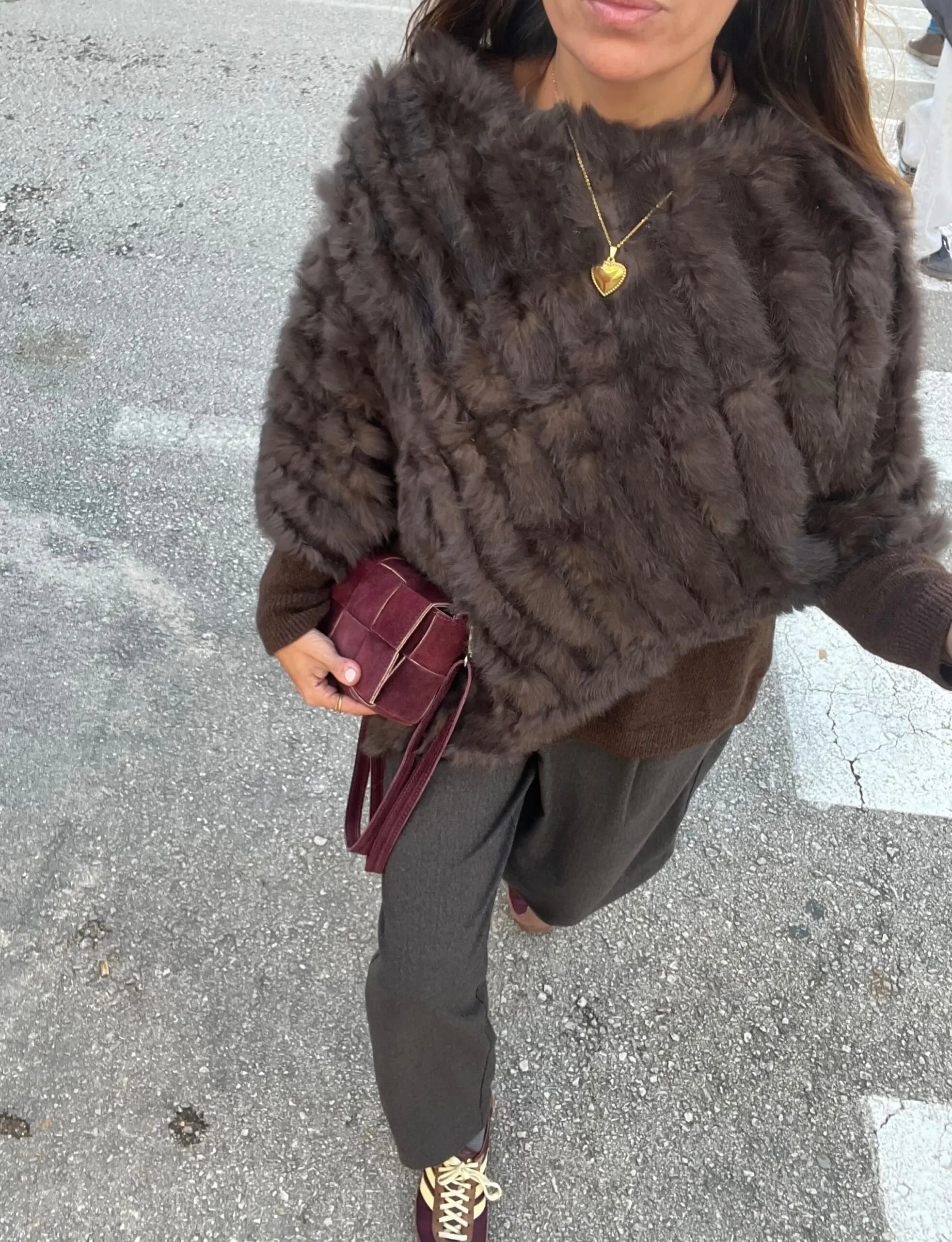 Poncho pelo natural marrón - Imagen 3