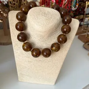 Collar perlas nácar marrón
