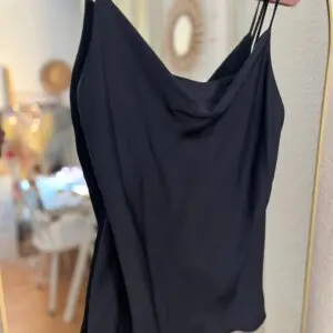Top raso azul marino
