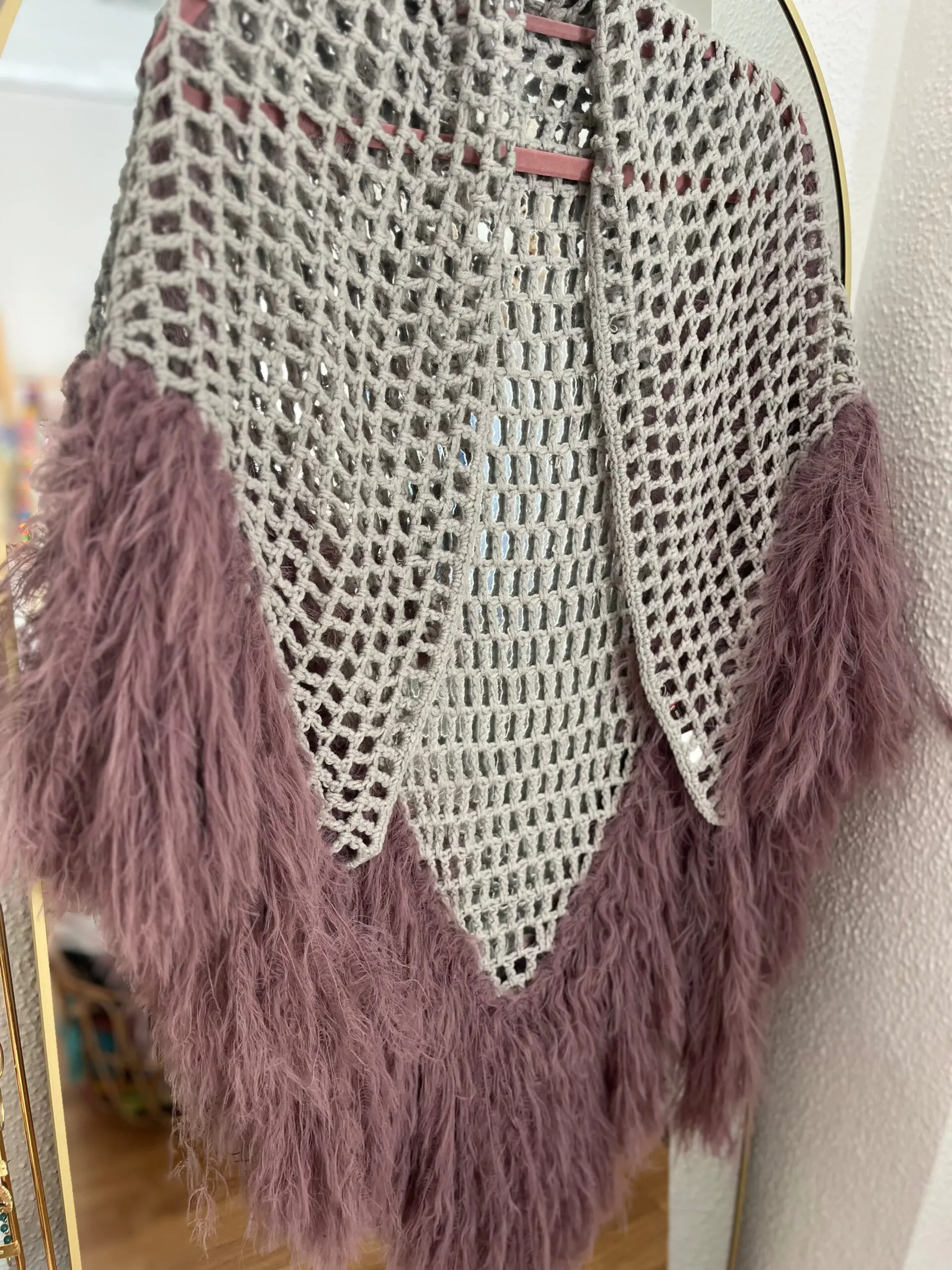 Chal crochet plumas malva - Imagen 2