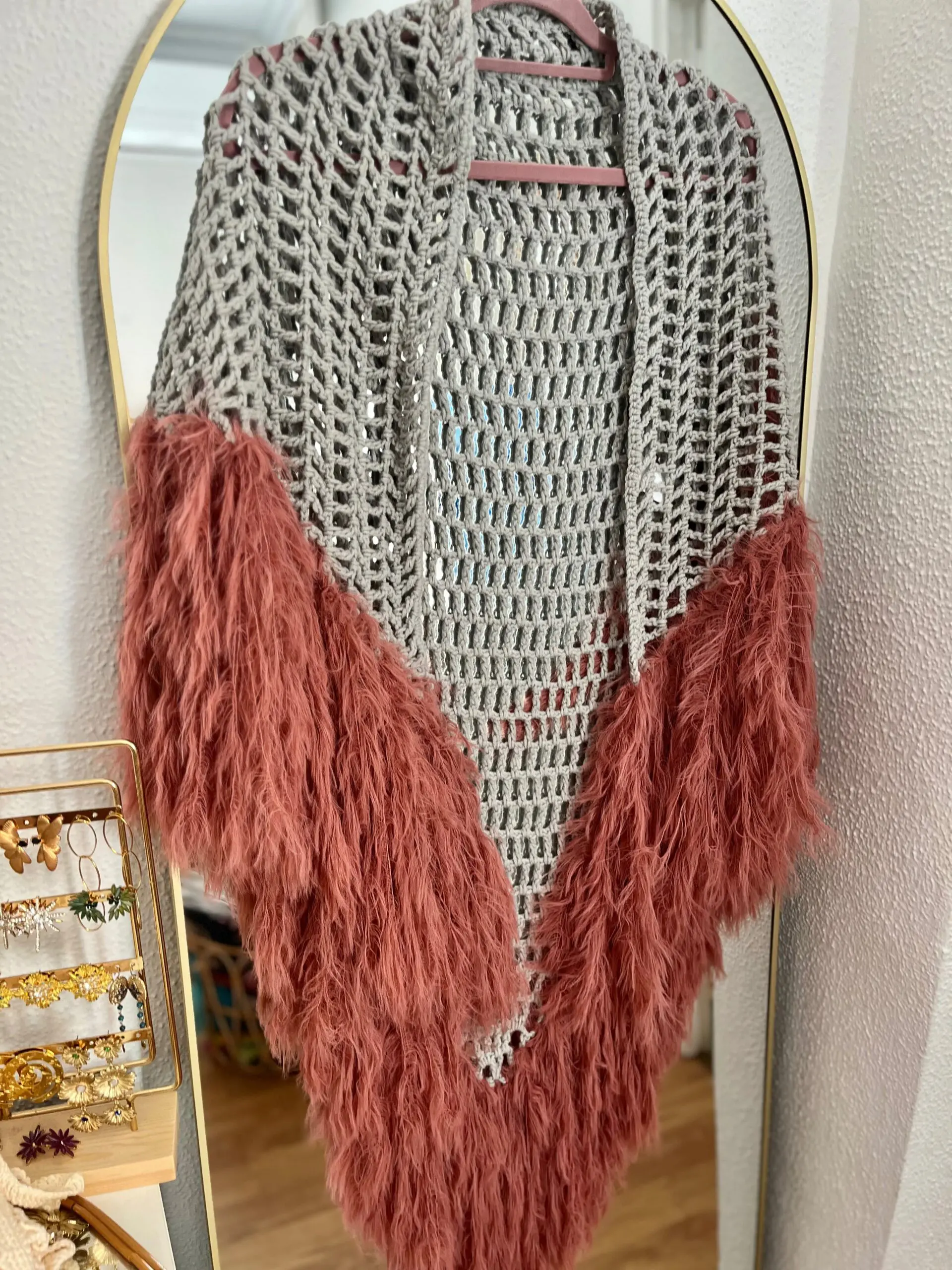 Chal crochet plumas rosa empolvado - Imagen 2
