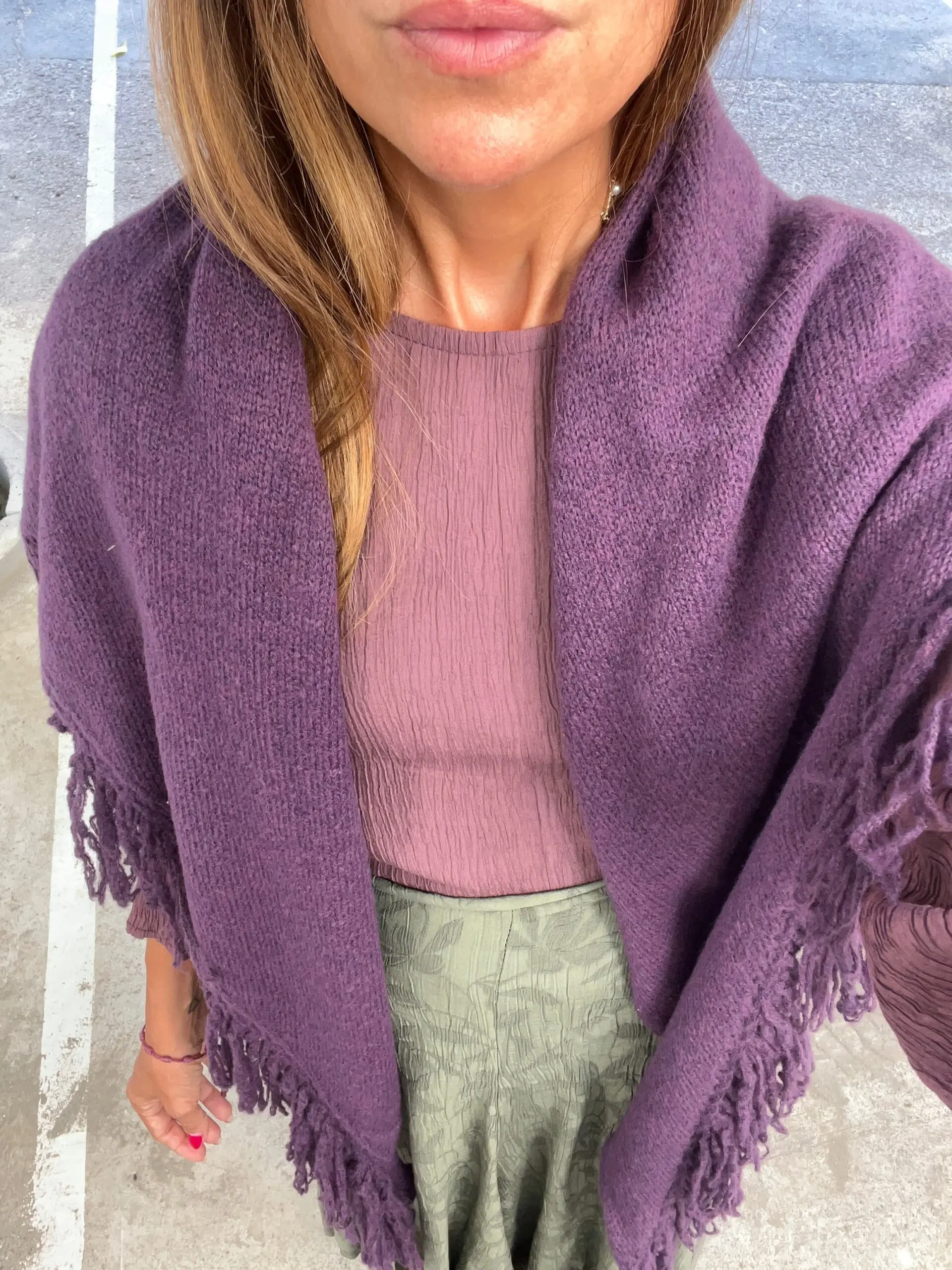 Poncho en pico berenjena