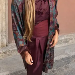 Kimono plumas burdeos